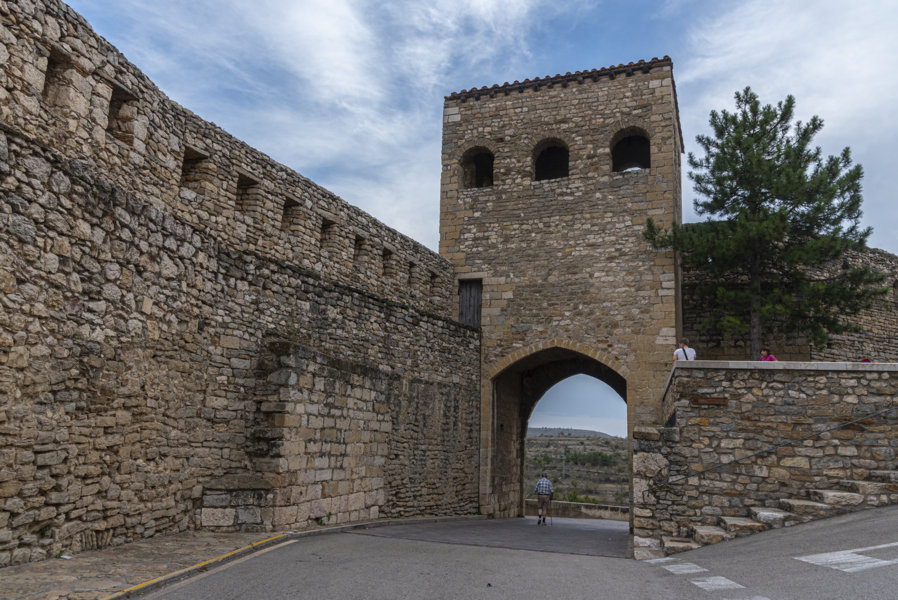 Castelló de la Plana - Morella 055 - Portal de Sant Mateu.jpg